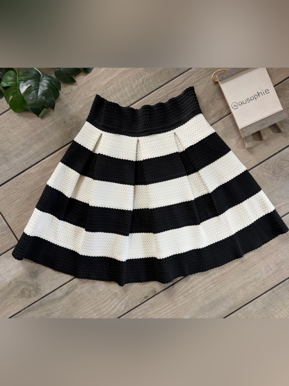 Xhilaration Stiff Cupcake Circle Skirt w Black & White Stripes. Size M